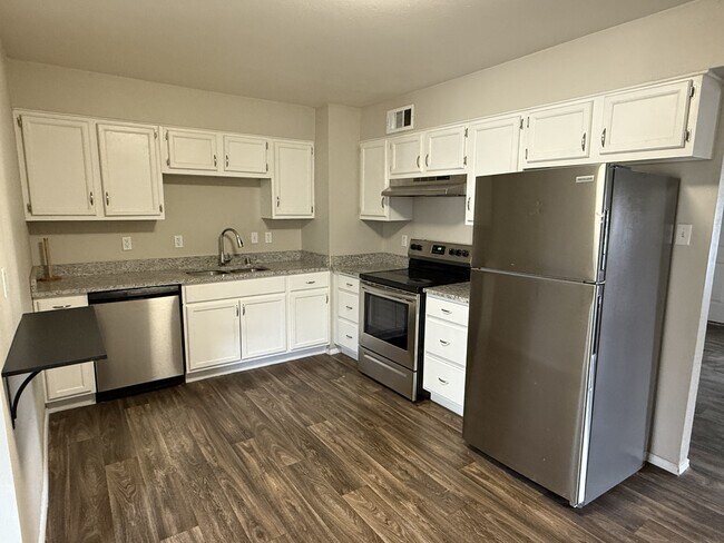 Building Photo - 1725 Spence Ave SE