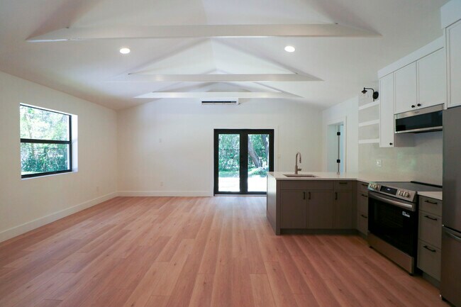 Building Photo - 2101 Riverland Rd