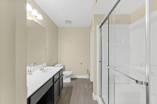 Building Photo - Spacious 2-Bed, 2-Bath Condo