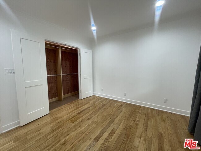 Building Photo - 1126 N Formosa Ave