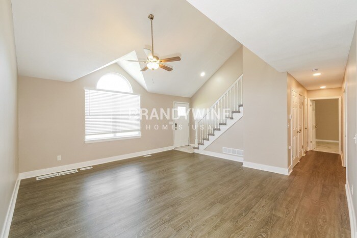 Building Photo - 13707 Bennington Ave