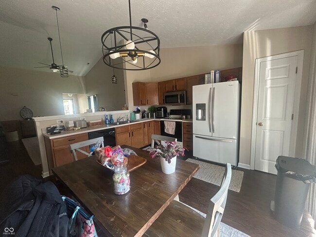 Building Photo - 720 Bluff Creek Dr