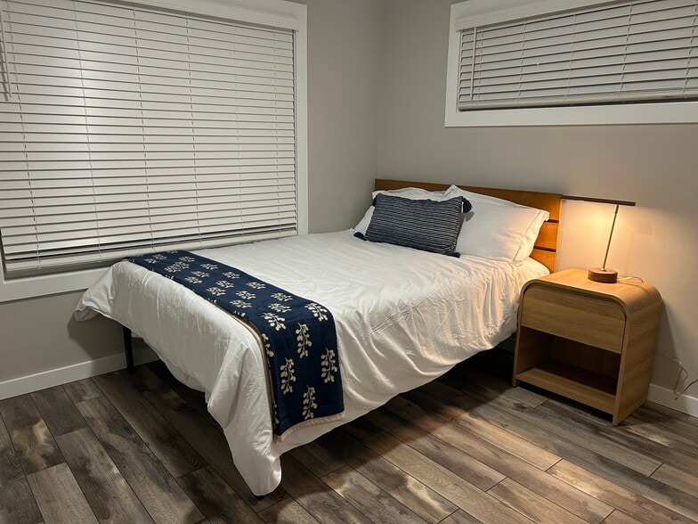 Building Photo - 617 E 3rd St