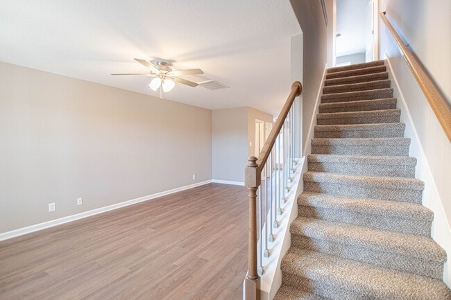 Building Photo - Like New Two Bedroom!