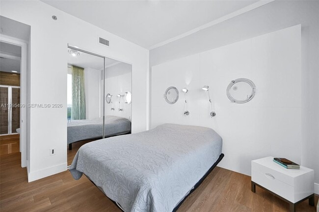 Building Photo - 15901 Collins Ave