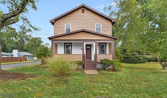 Primary Photo - 400 Main St