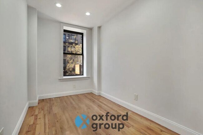 Building Photo - East 10th Street