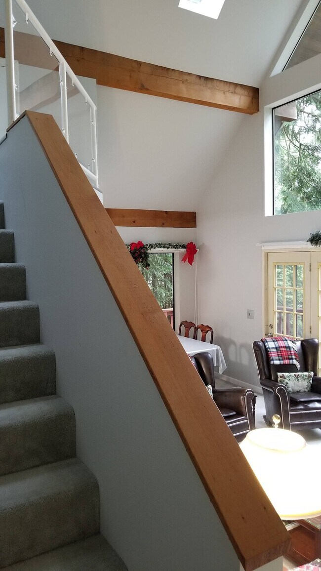 Building Photo - 1881 Cliff Rd