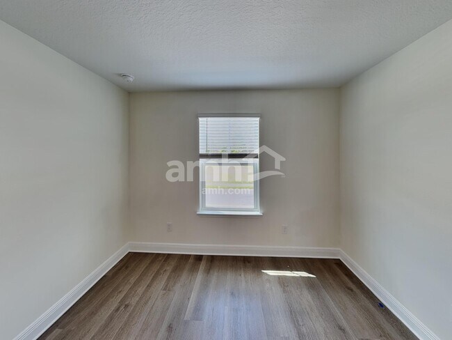 Building Photo - 5968 Pinewood Ests Dr