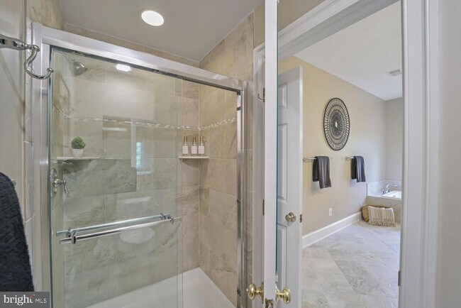 Building Photo - 2053 Mayfair McLean Ct