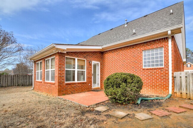 Building Photo - 4 Bedroom 2 Bath in Evans