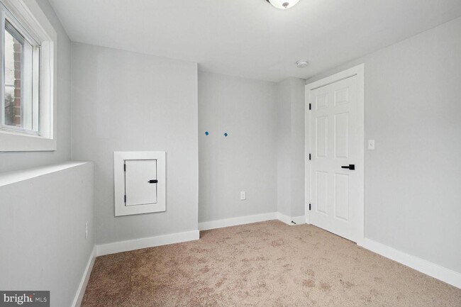 Building Photo - 10 Wendslow Rd