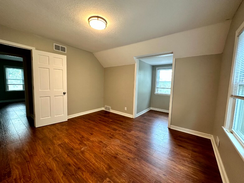 Building Photo - 2804 E 44th St