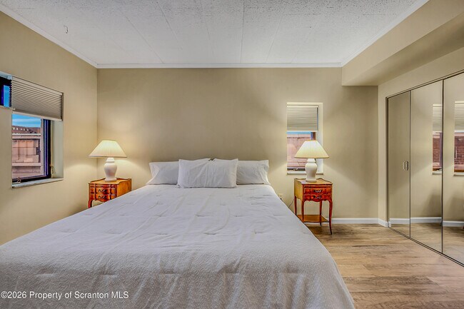 Building Photo - 550 Clay Ave