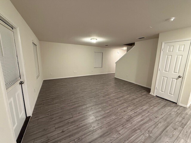 Building Photo - 1527 Vega Dr