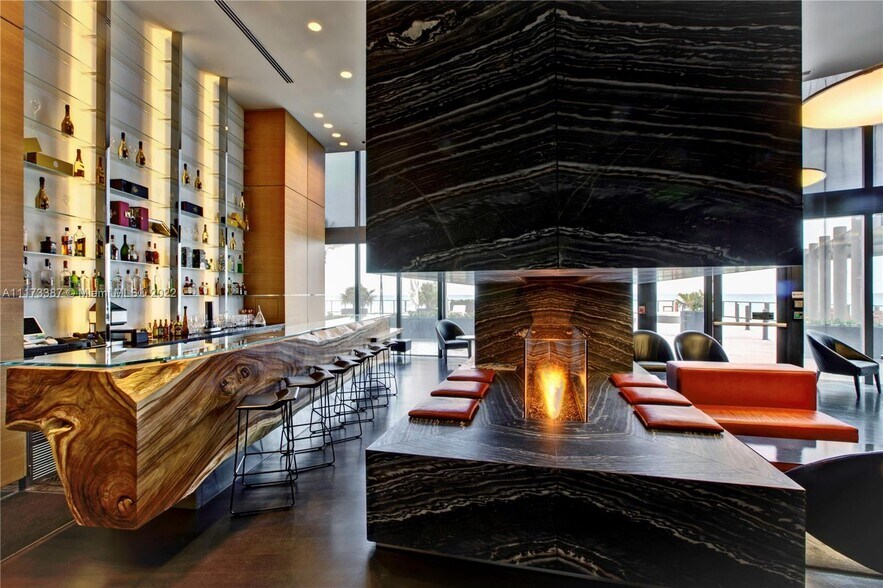 Building Photo - 18555 Collins Ave