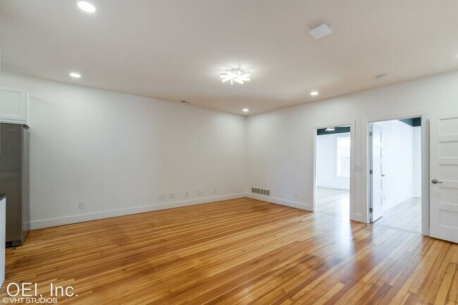 Building Photo - 3 br, 1 bath House - 321 Main Street