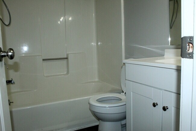 Building Photo - Totally renovated 2-bedroom, 2-full-bath townhome located in West Augusta