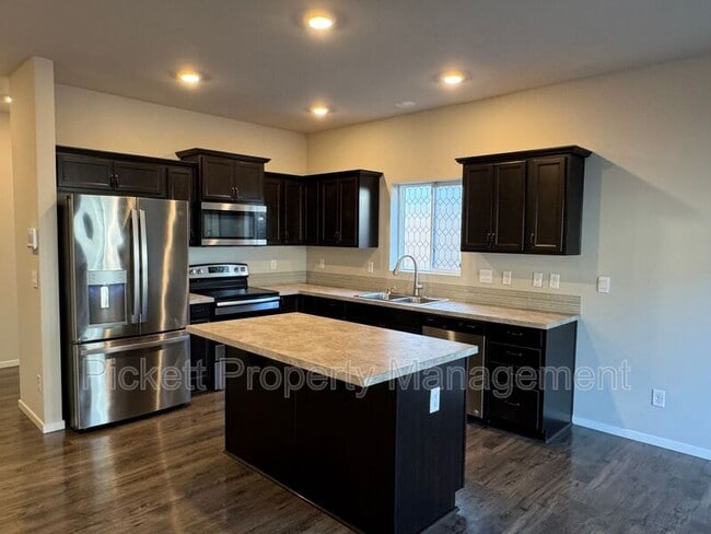 Building Photo - 6500 Hornet Cir NE