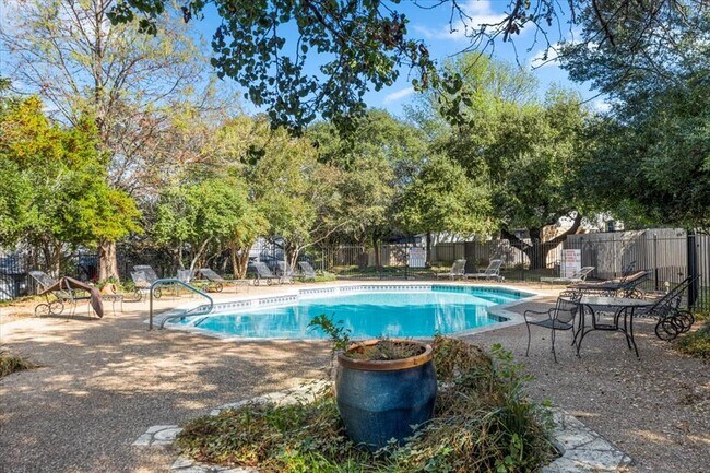 Building Photo - 1411 Gracy Farms Ln