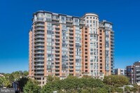Building Photo - 8220 Crestwood Heights Dr