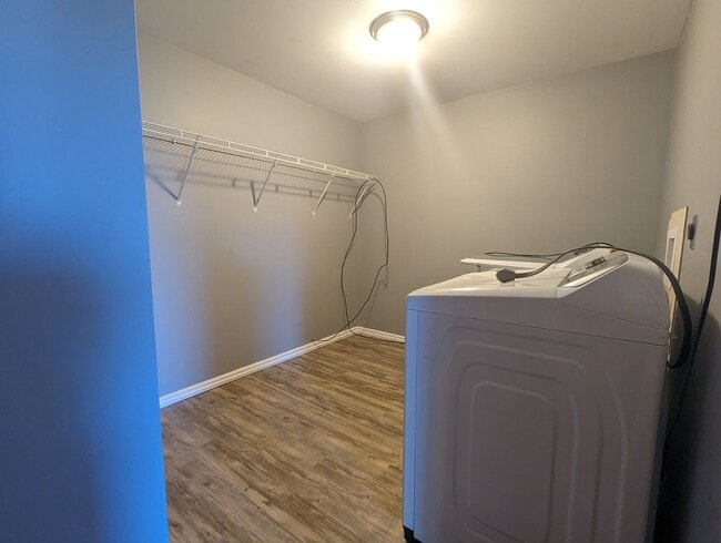 Building Photo - 3 School St