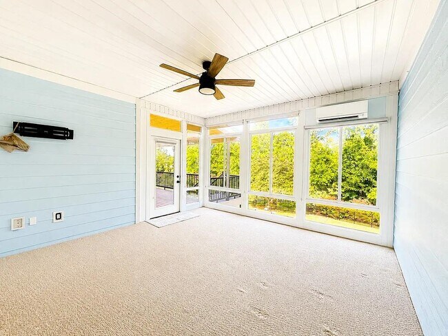 Building Photo - 128 Fox Farm Way