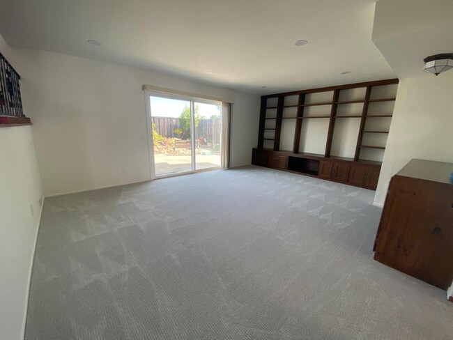 Building Photo - 239 Killdeer Ct