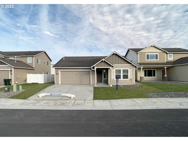 Building Photo - A Must see Hermiston Home!!