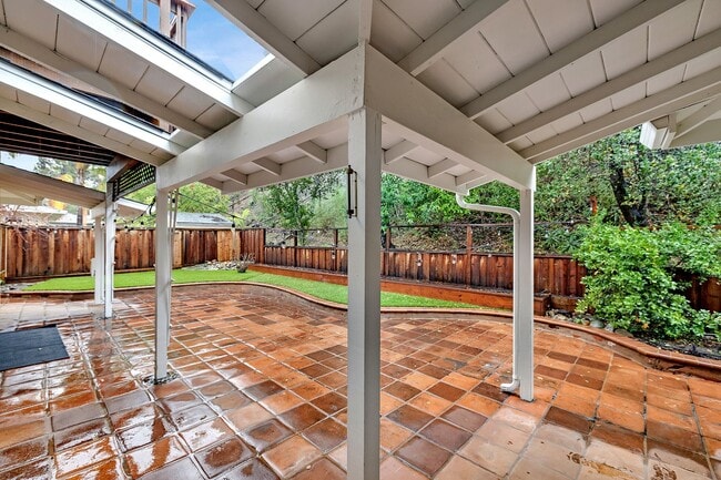 Building Photo - Stunning San Carlos 5 bedroom 4 bathroom House Available now