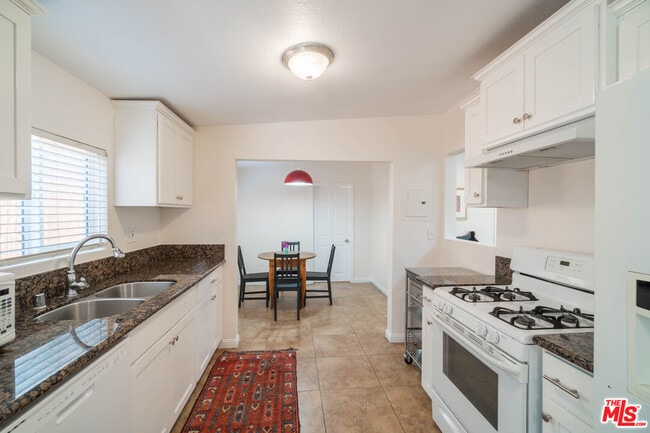 Building Photo - 1809 W 37th Pl