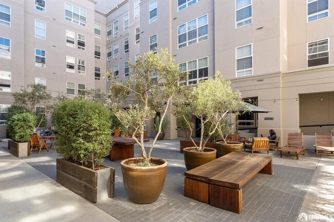 Building Photo - 821 Folsom St