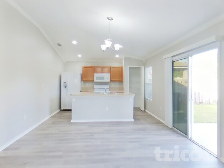 Building Photo - 11931 Alexandra Dr