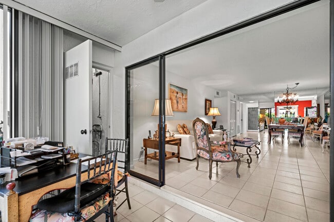 Building Photo - 5153 Oakhill Ln