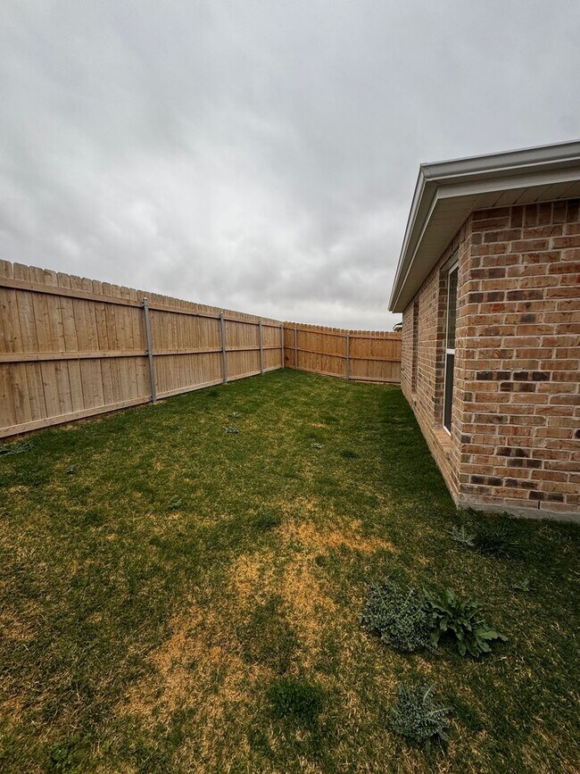 Building Photo - Located in Homestead!!! Newer Fabulous 3/2/1 CISD