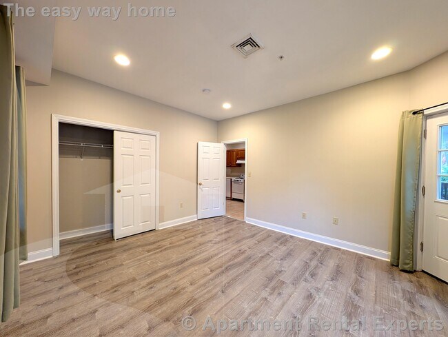 Building Photo - 466 Green St