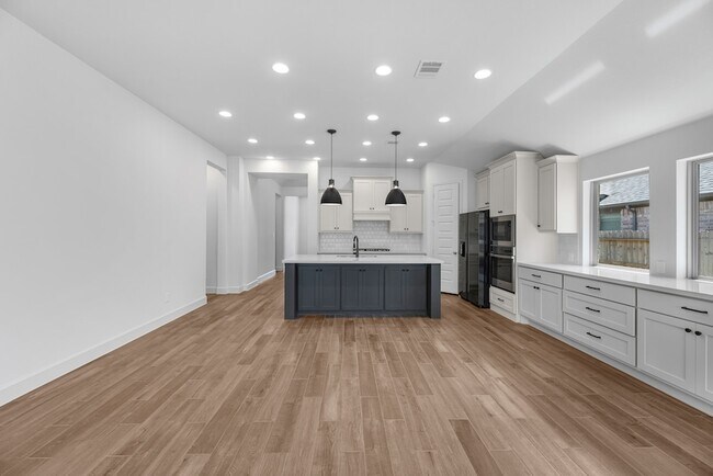 Building Photo - 30039 Gold Finch Pl