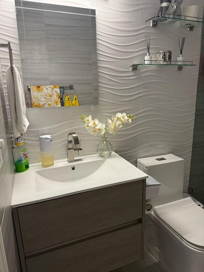 Building Photo - 2837 W 75th St