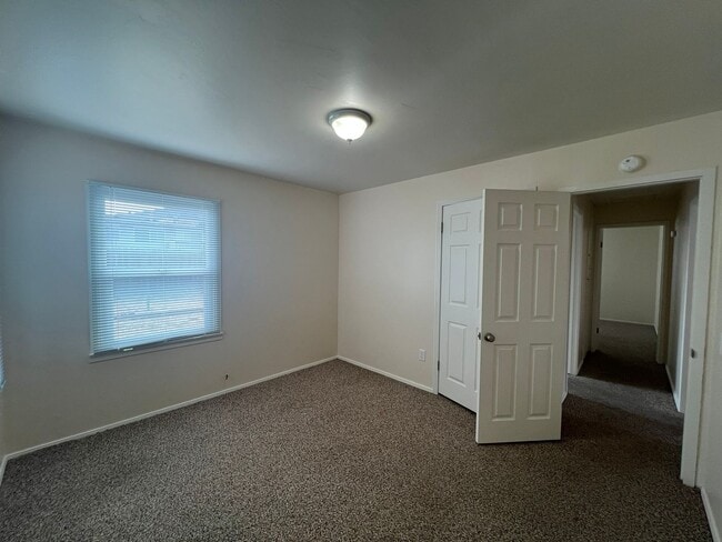 Building Photo - 464 Arbutus Ave