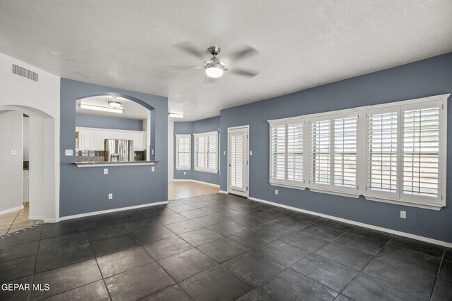 Building Photo - 695 Paseo del Mar Dr