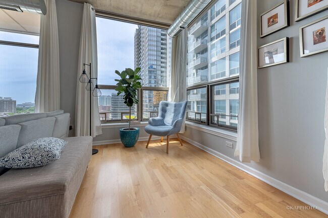 Building Photo - 125 E 13th St