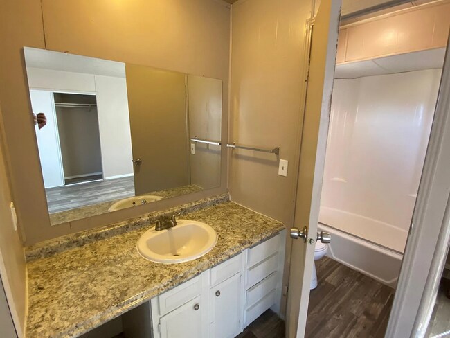 Building Photo - 6251 W Bilby Rd