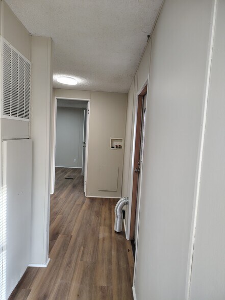 Washer & Dryer hookups - 13 Ez Ln