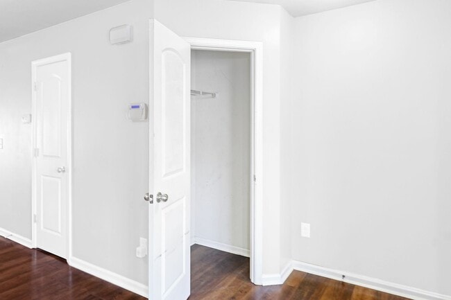 Building Photo - pdated 2BR/2.5BA Townhome with Private Fenced Patio