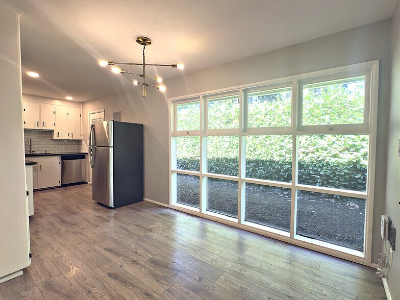 Building Photo - 1111 NE 112th Ave