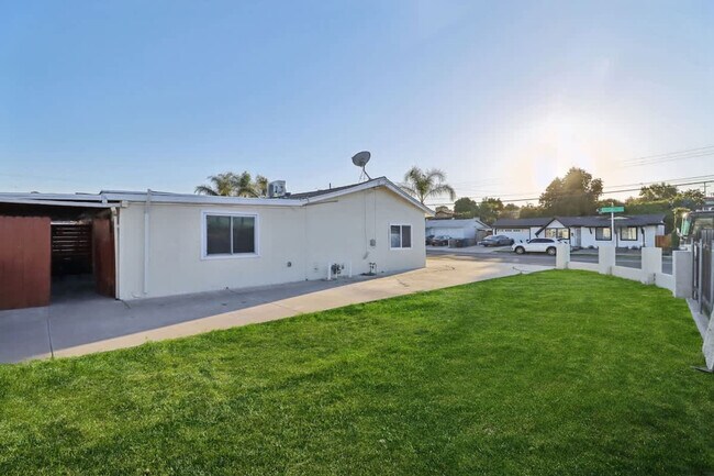 Building Photo - 609 Carlsbad St