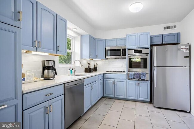 Building Photo - 9724 Admiralty Dr