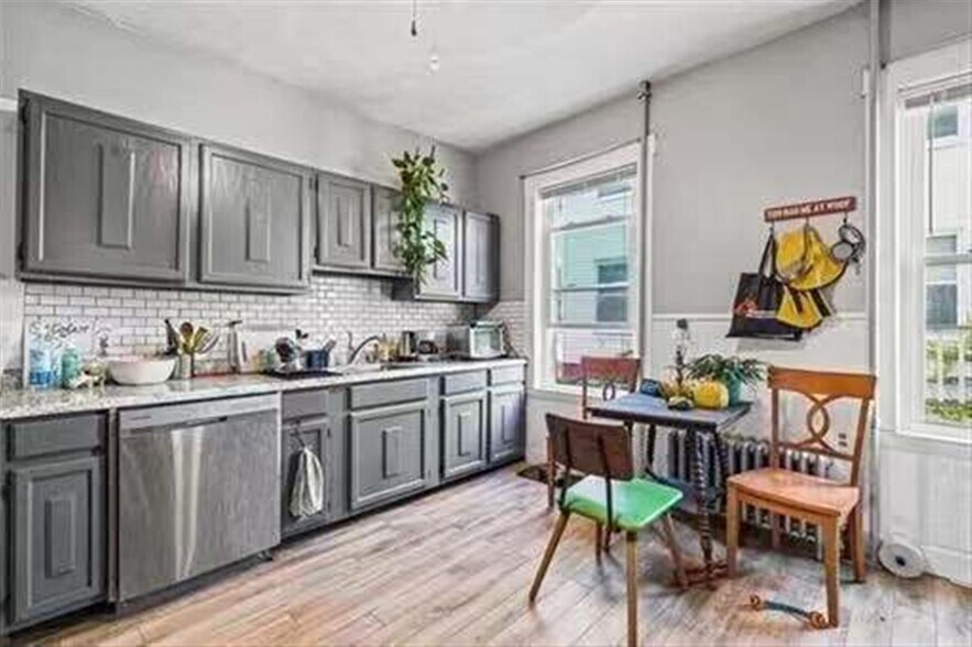 Primary Photo - 19 Jaques St
