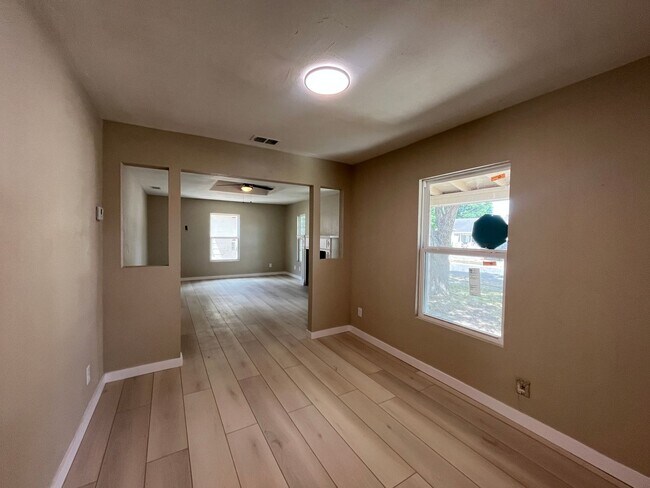 Building Photo - Remodeled 3 Bedroom 2 Bath Home