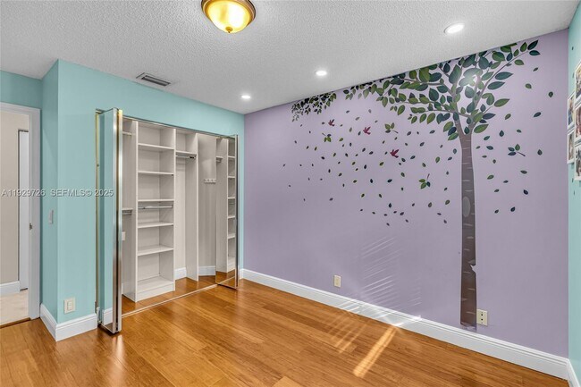 Building Photo - 949 Tanglewood Cir